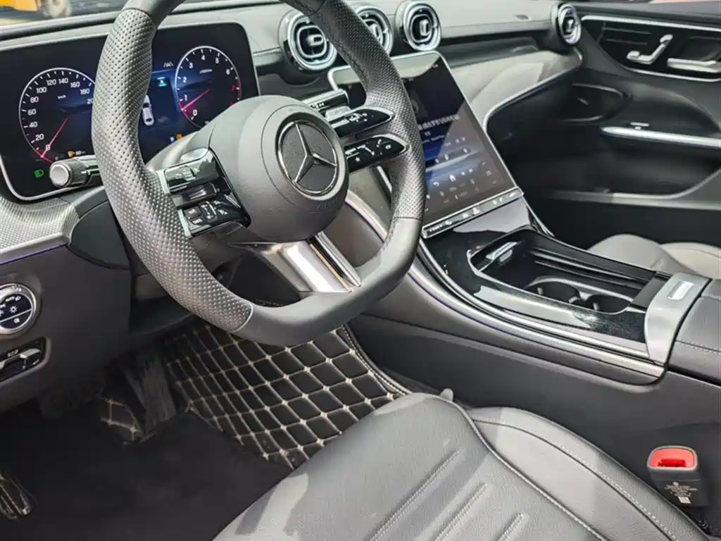 Mercedes-Benz C-Class 2025 — фото 10