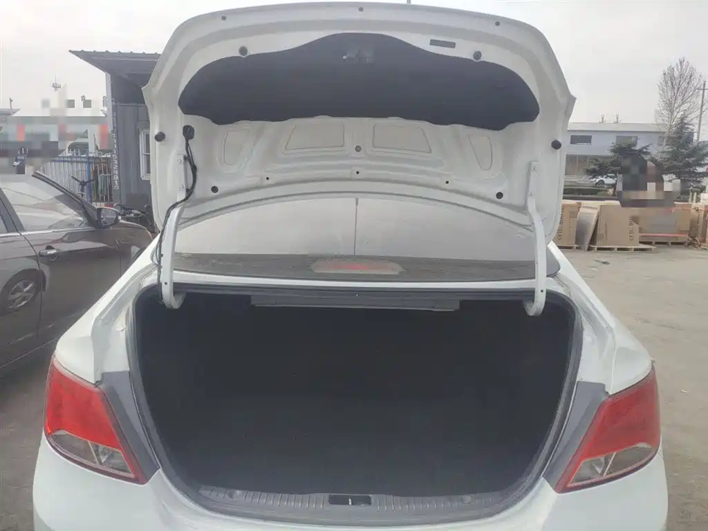 Hyundai Verna 2016 — фото 19