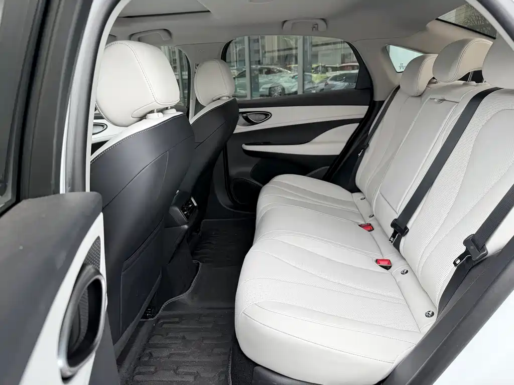 BYD Seal 05 DM-i 2026 — фото 14