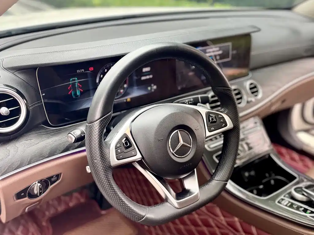 Mercedes-Benz E-Class 2017 — фото 31