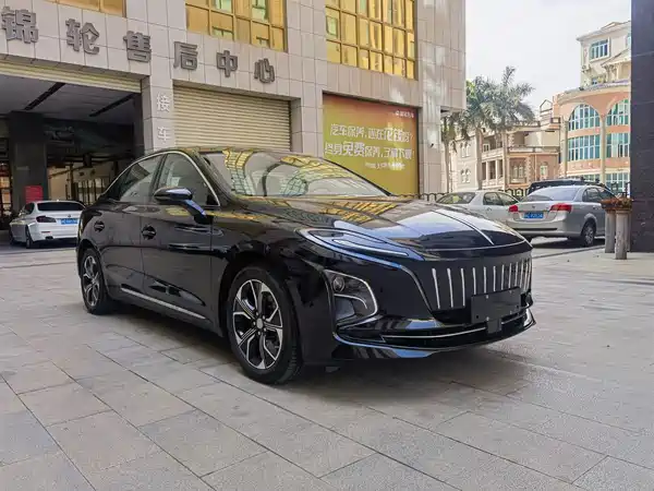 Hongqi E-QM5 2025