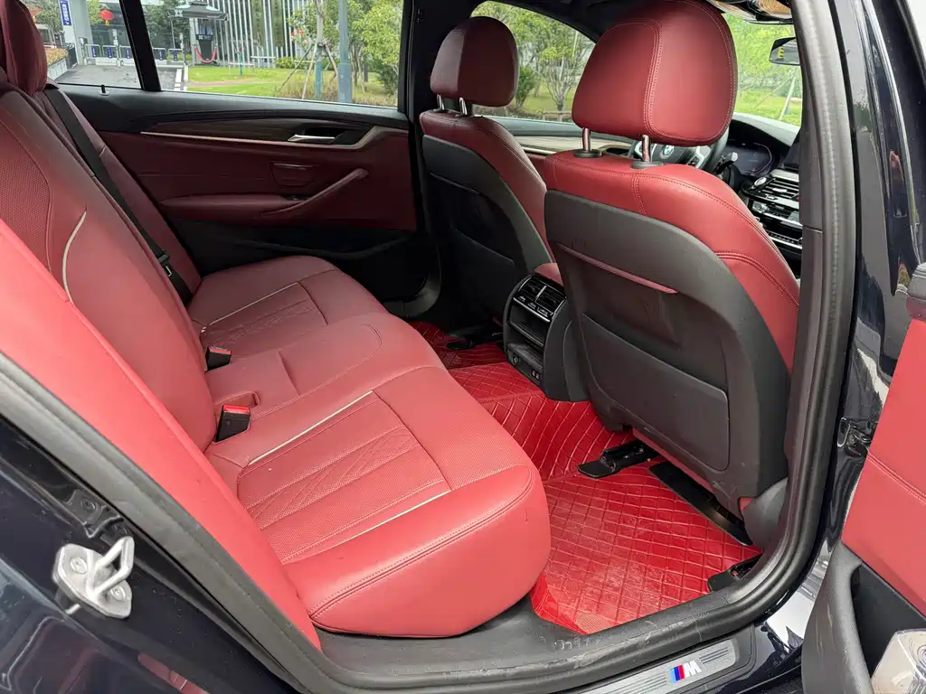 BMW 5 Series 2022 — фото 11