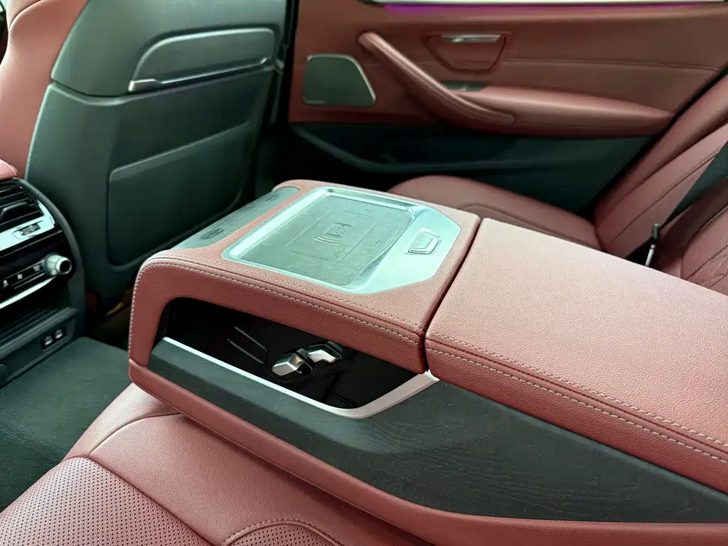 BMW 5 Series 2023 — фото 13