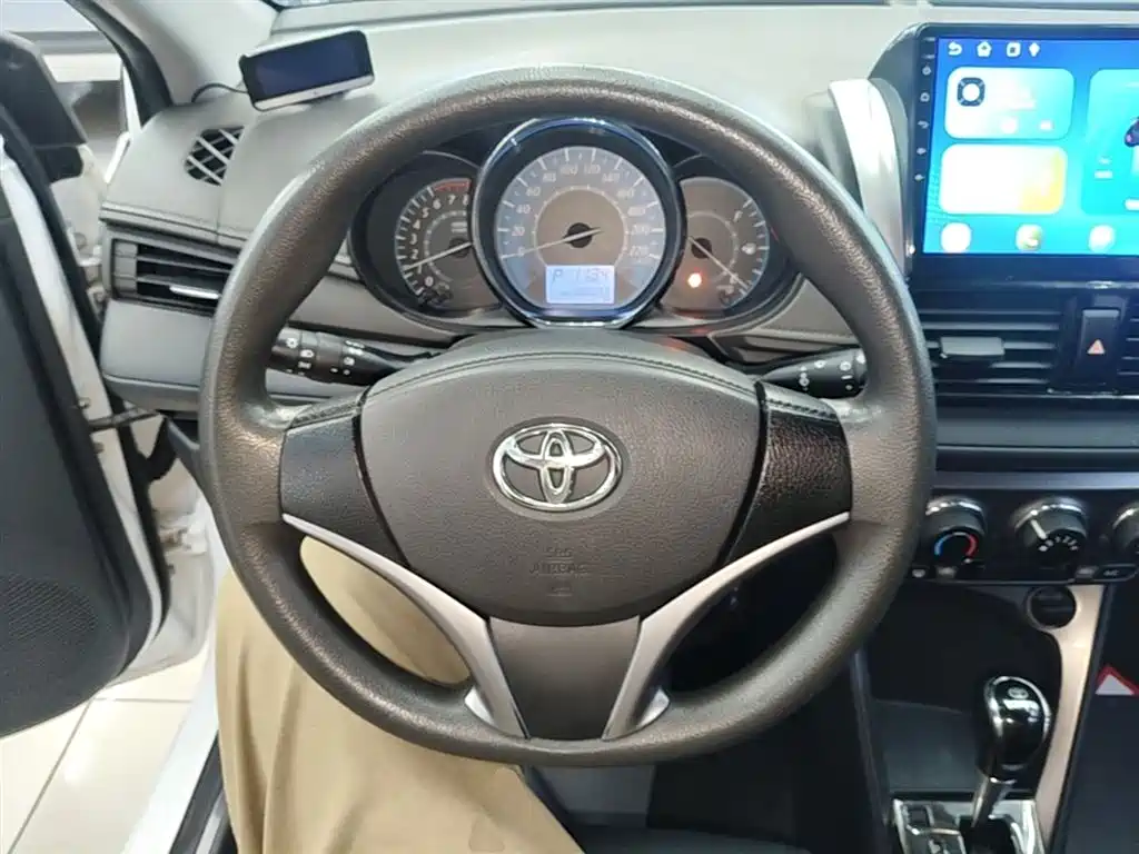Toyota Yaris L 2016 — фото 11
