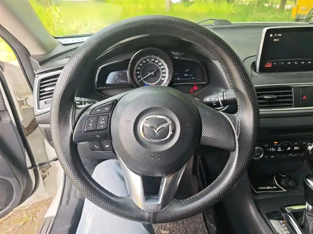 Mazda 3 Axela 2015 — фото 11