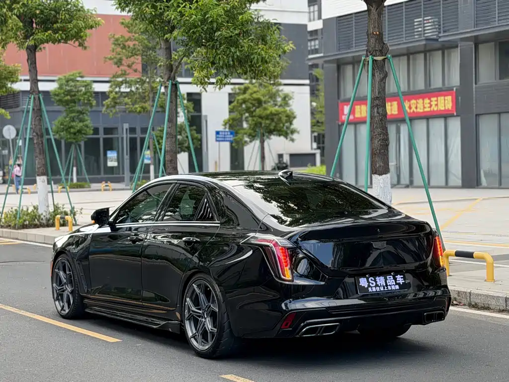 Cadillac CT4 2020 — фото 11