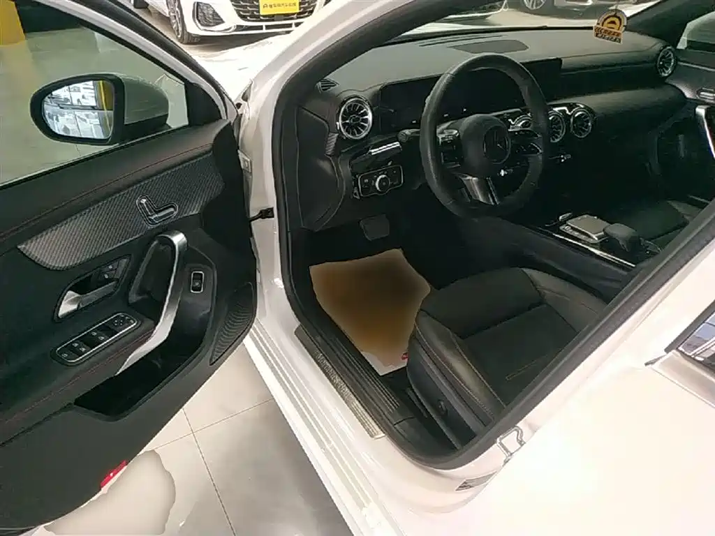Mercedes-Benz A-Class 2024 — фото 16