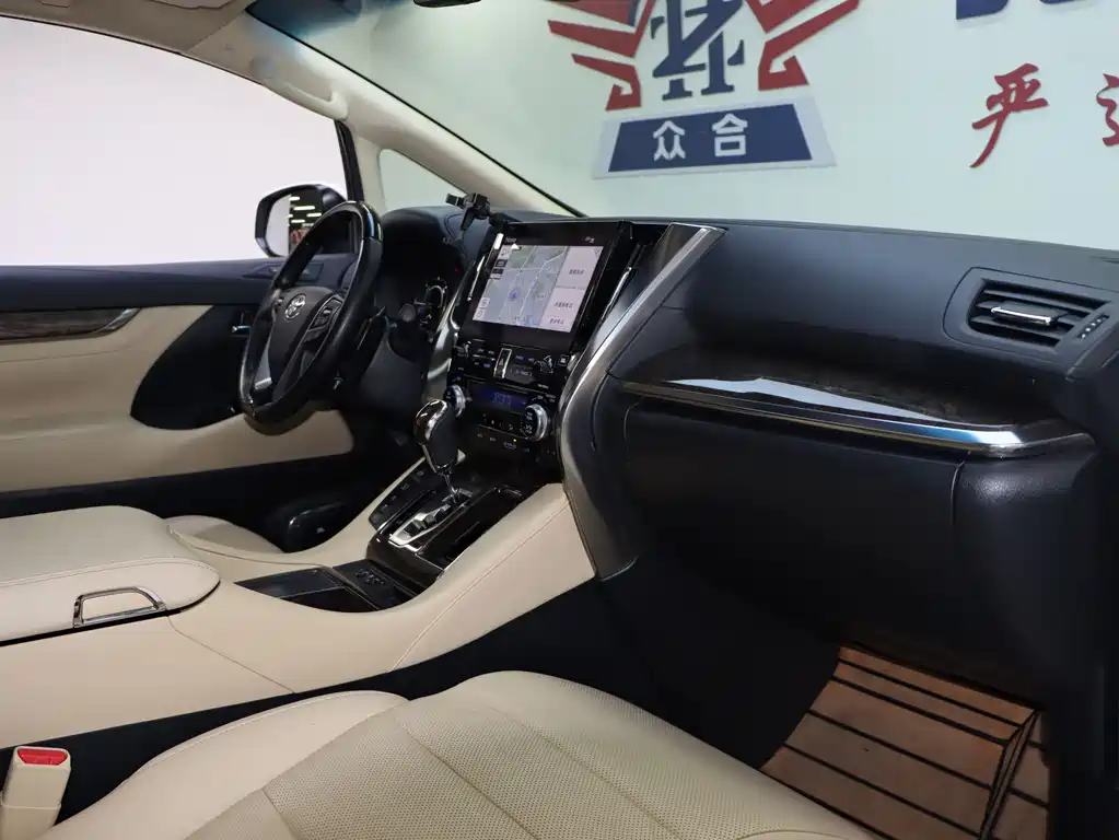 Toyota Vellfire 2023 — фото 12