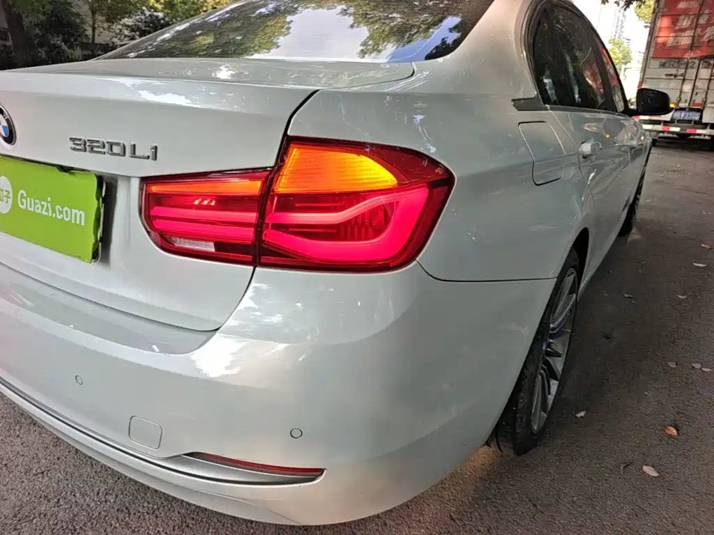 BMW 3 Series 2019 — фото 24