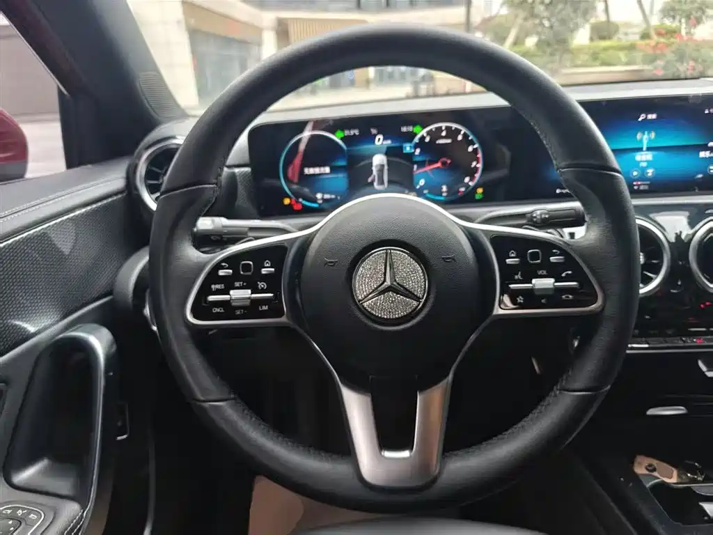 Mercedes-Benz A-Class 2021 — фото 11