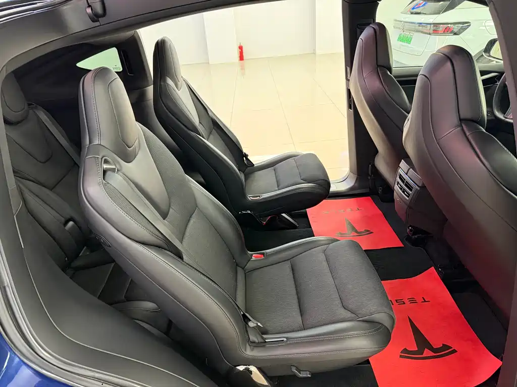 Tesla Model X 2019 — фото 10