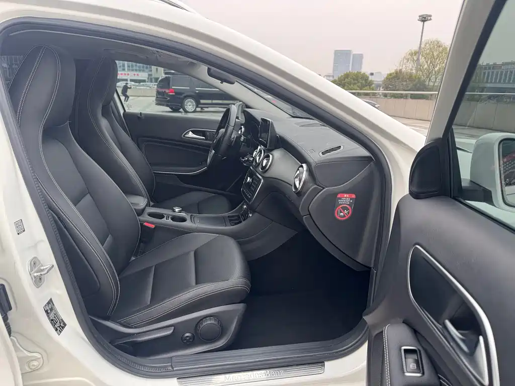 Mercedes-Benz GLA 2015 — фото 12