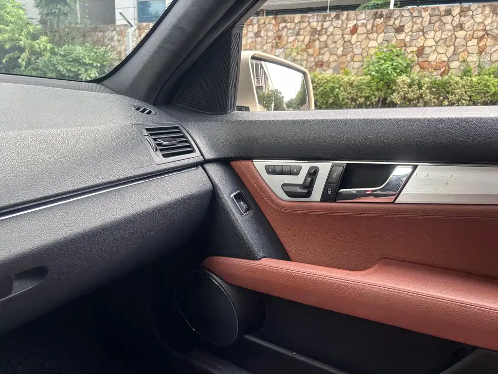 Mercedes-Benz C-Class 2011