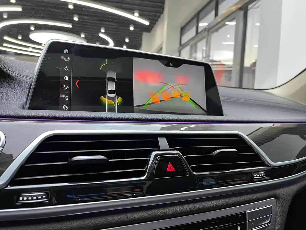BMW 7 Series 2018 — фото 13
