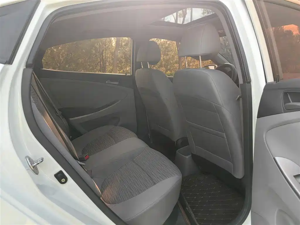 Hyundai Verna 2017 — фото 22