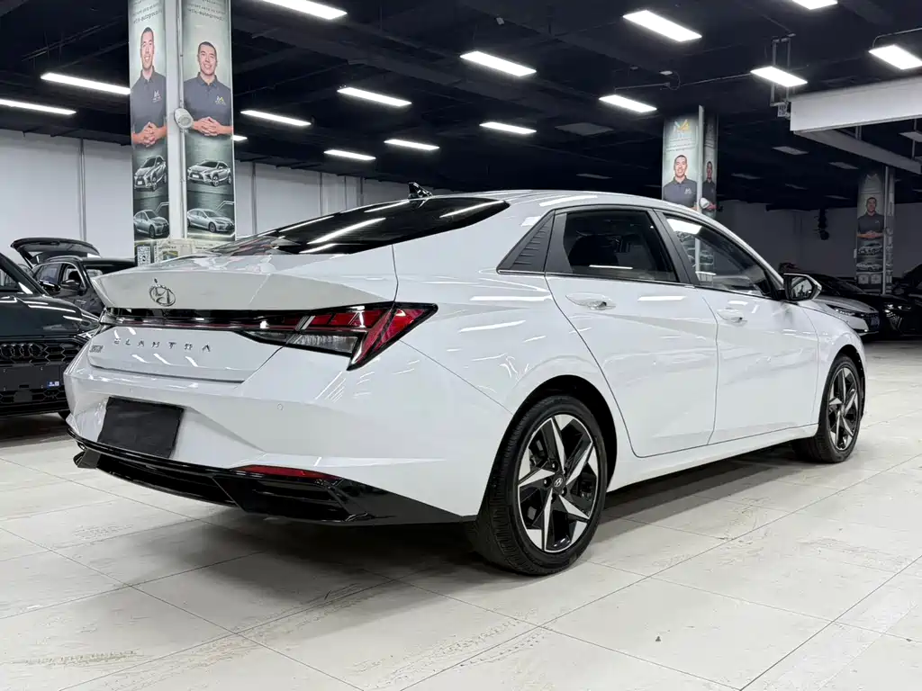 Hyundai Elantra 2022