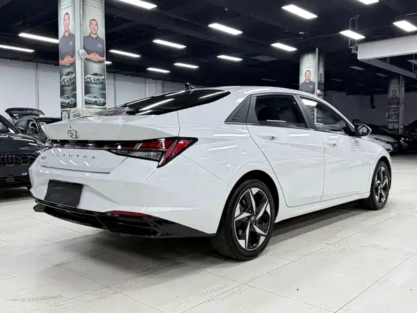 Hyundai Elantra 2022
