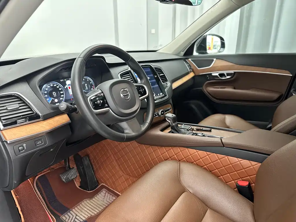Volvo XC90 2020 — фото 16