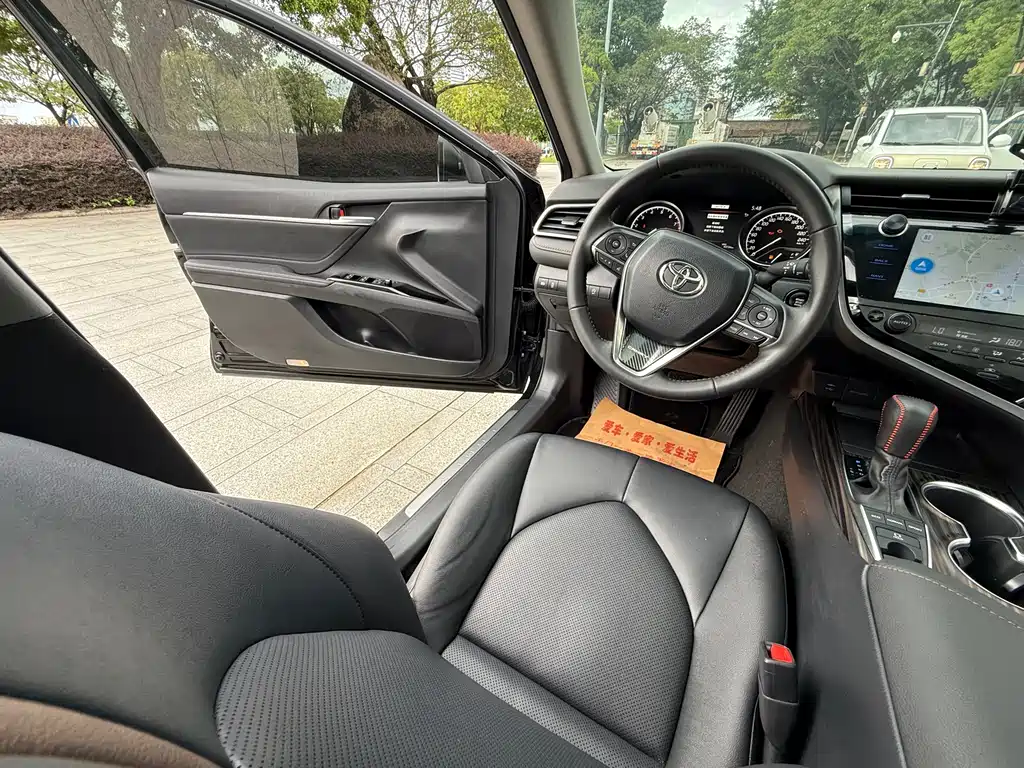 Toyota Camry 2020 — фото 12