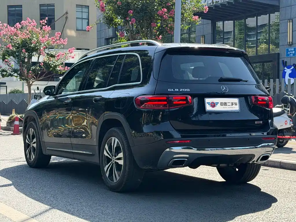 Mercedes-Benz GLB 2025