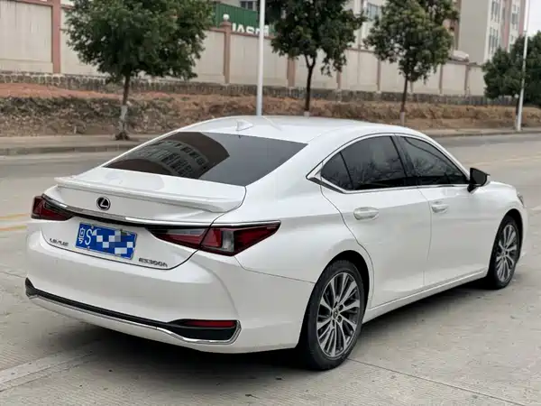 Lexus ES 2021