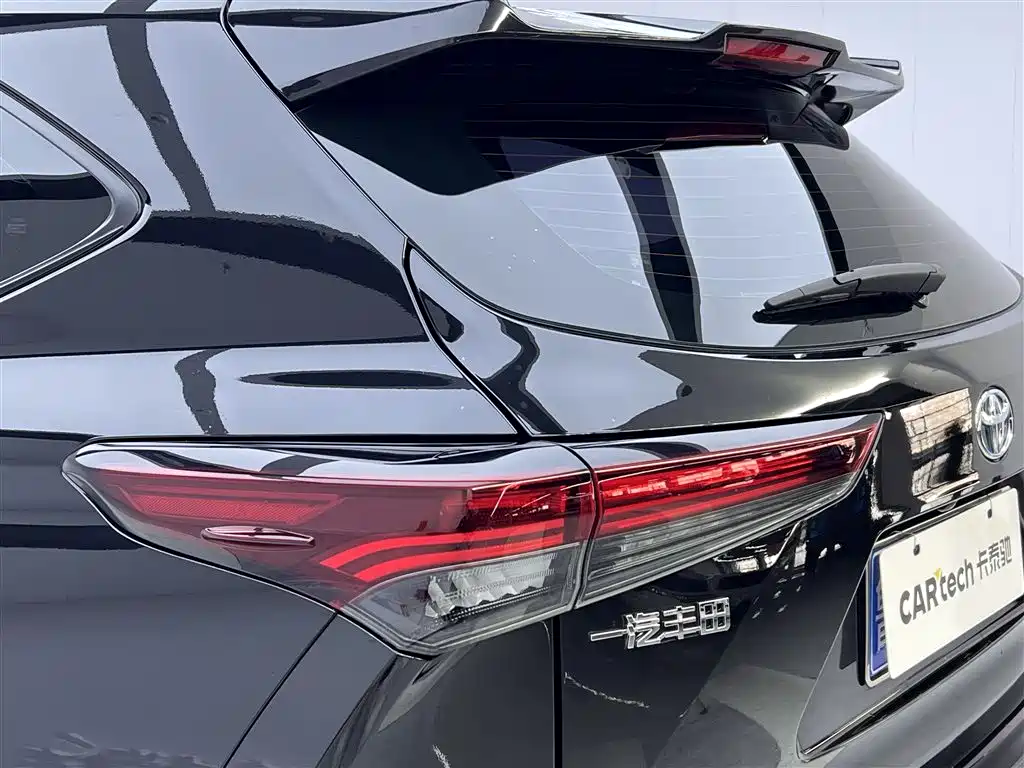 Toyota Crown Kluger 2024 — фото 10
