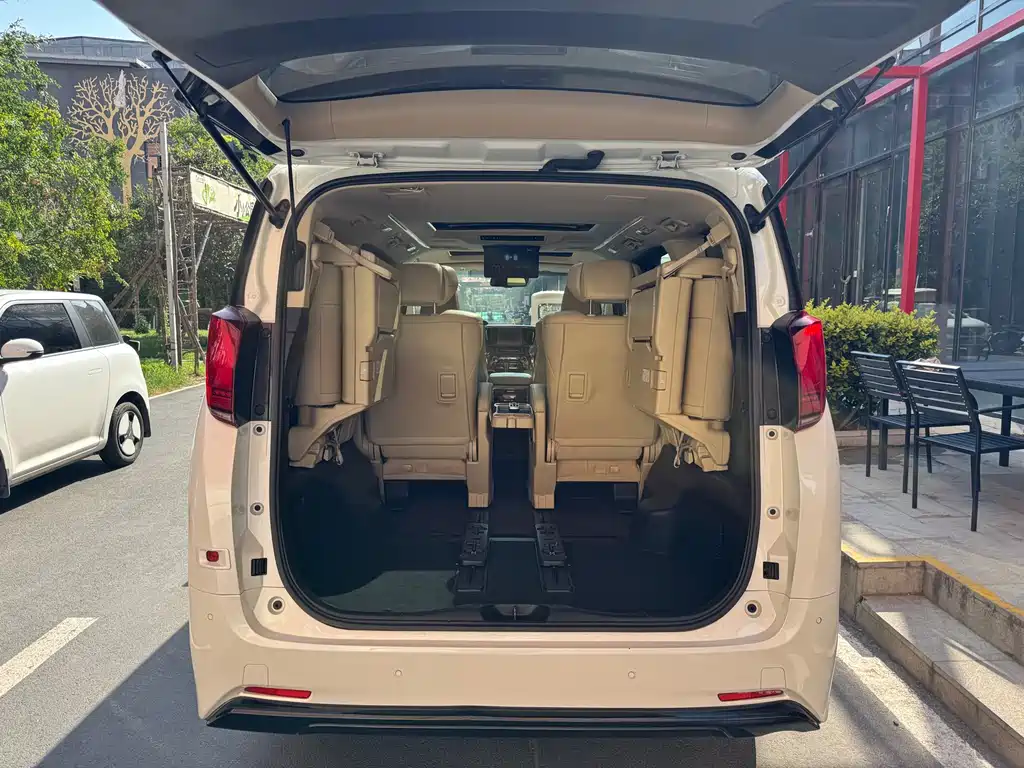 Toyota Alphard 2019 — фото 32