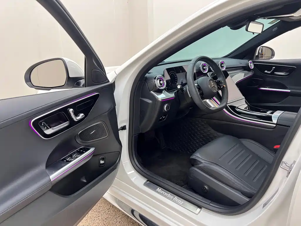 Mercedes-Benz C-Class 2025 — фото 14