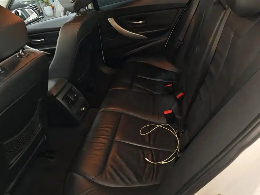 BMW 3 Series 2015 — фото 11