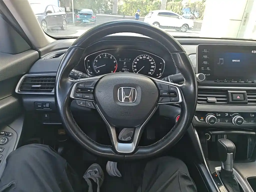 Honda Accord 2018 — фото 11