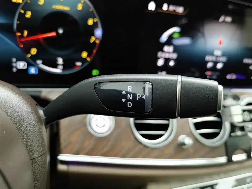 Mercedes-Benz E-Class 2023 — фото 13