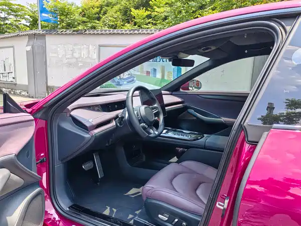 Xiaomi SU7 2025