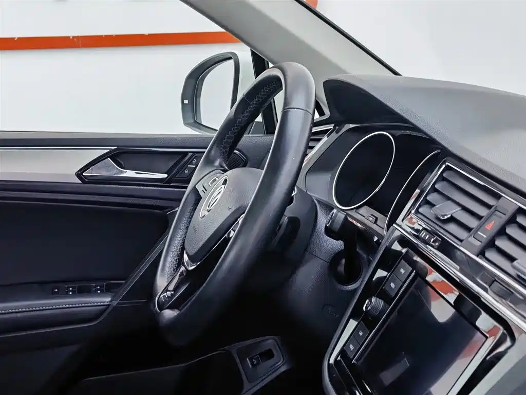 Volkswagen Tiguan L 2019 — фото 22