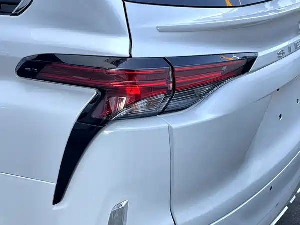 Toyota Sienna 2024