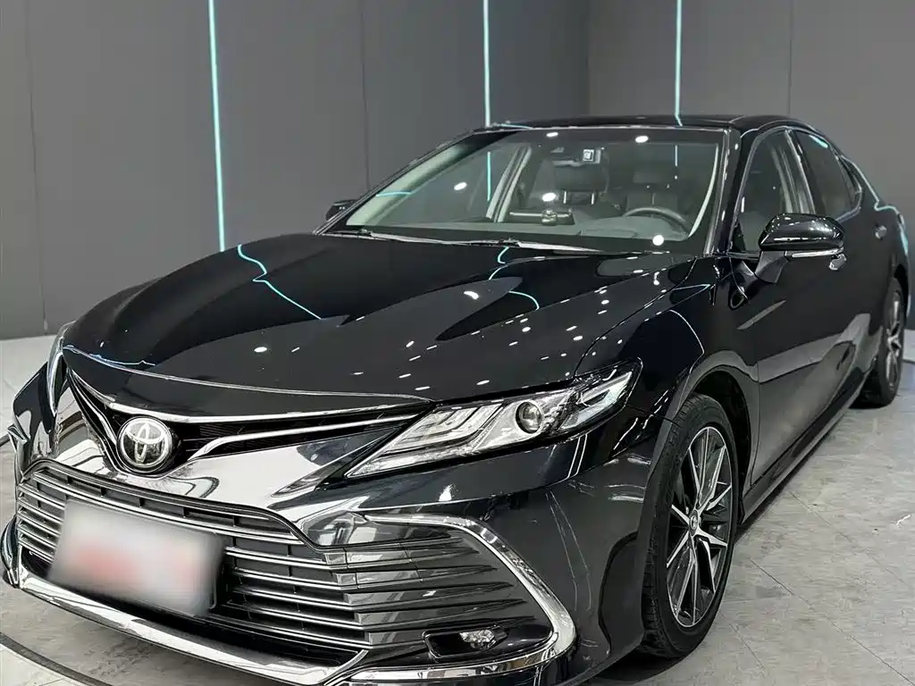 Toyota Camry 2022 — фото 1