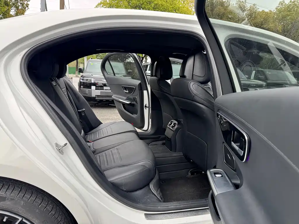 Mercedes-Benz C-Class 2023 — фото 13
