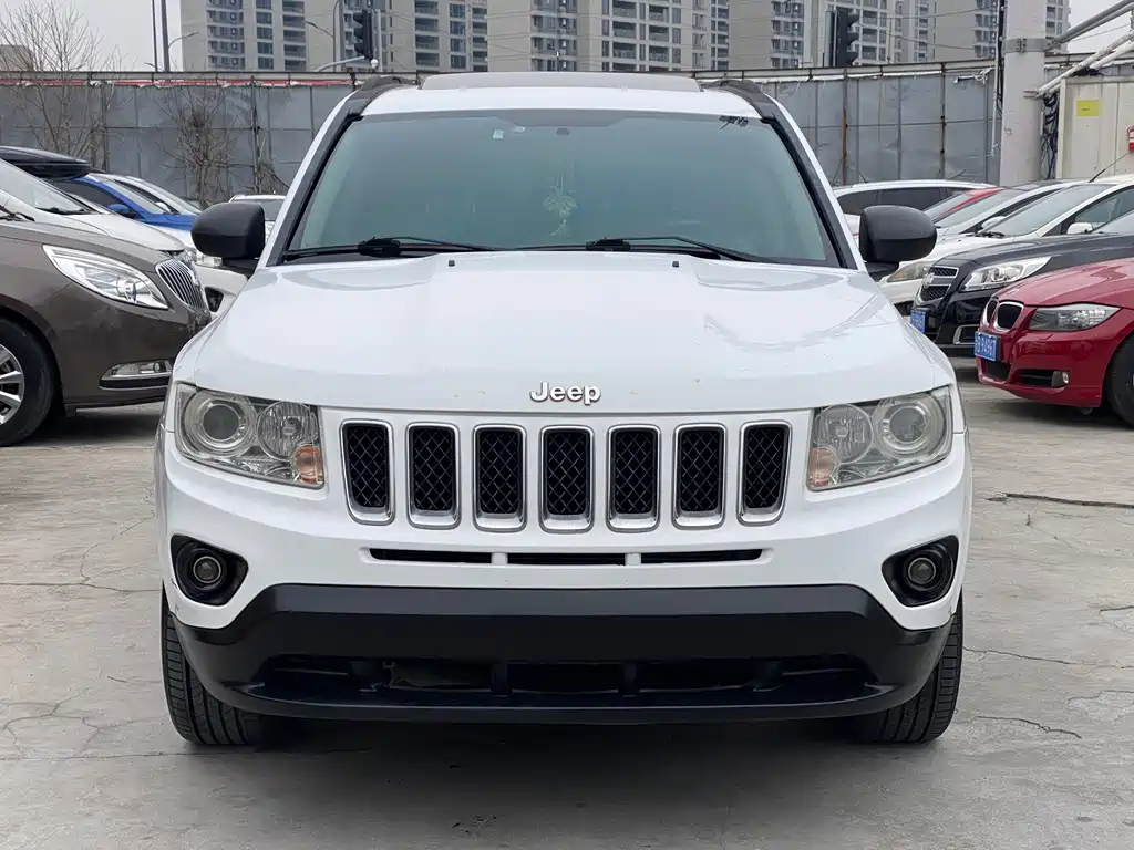 Jeep Compass 2012 — фото 2