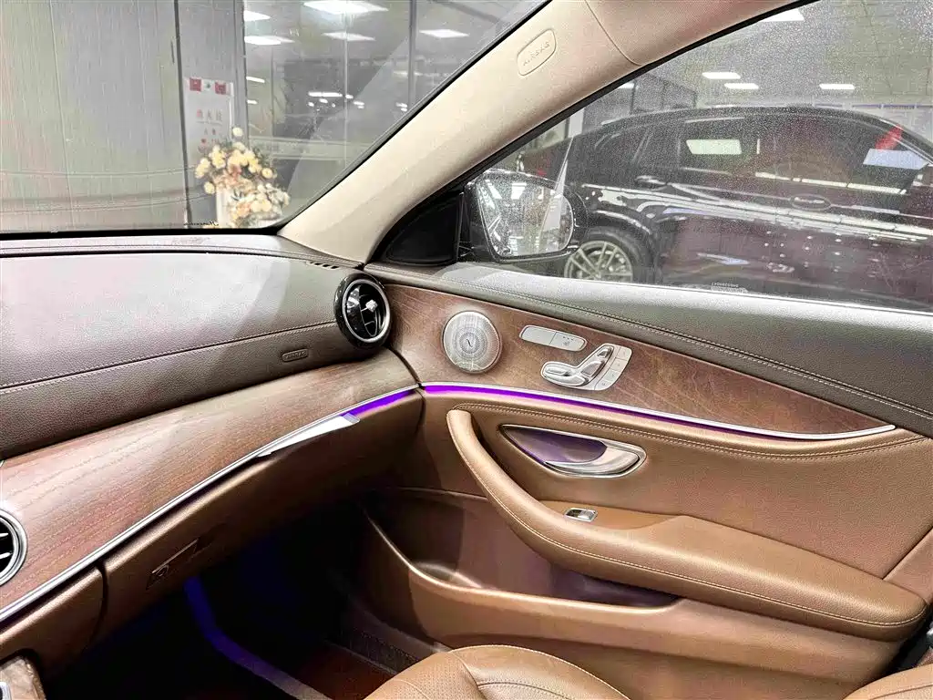 Mercedes-Benz E-Class 2022 — фото 17