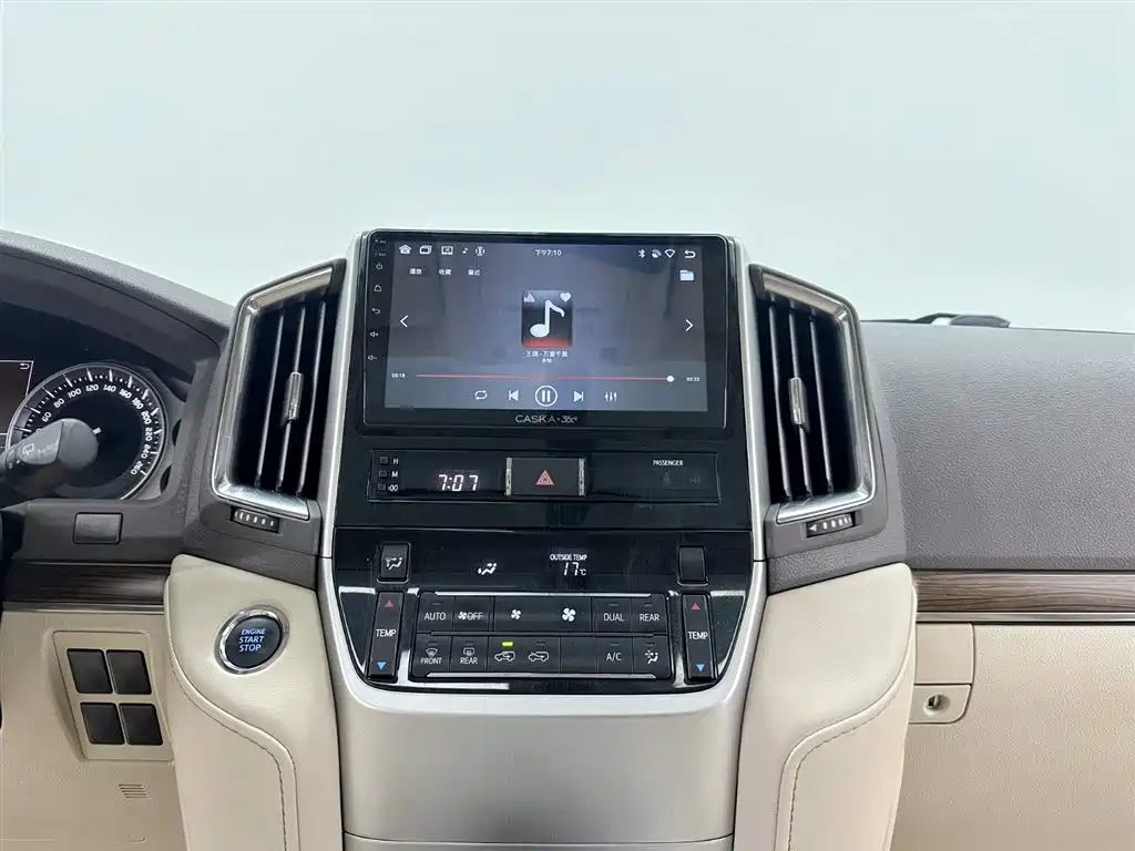 Toyota Land Cruiser 2020 — фото 16
