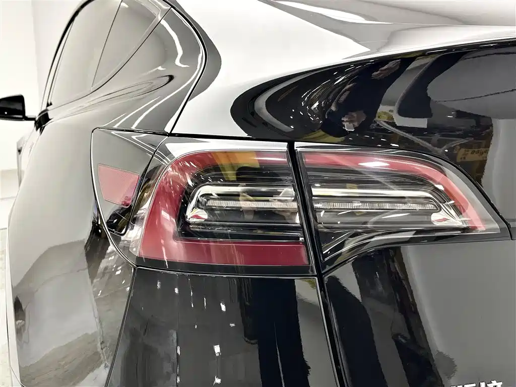 Tesla Model Y 2023 — фото 7