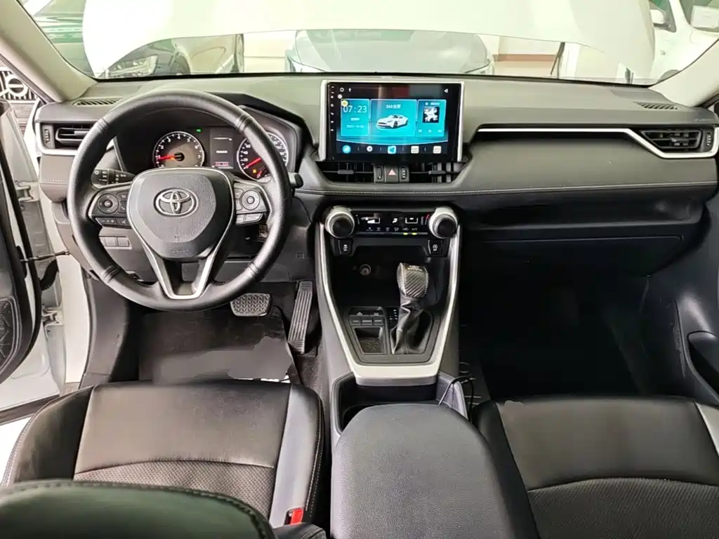 Toyota RAV4 2021 — фото 10