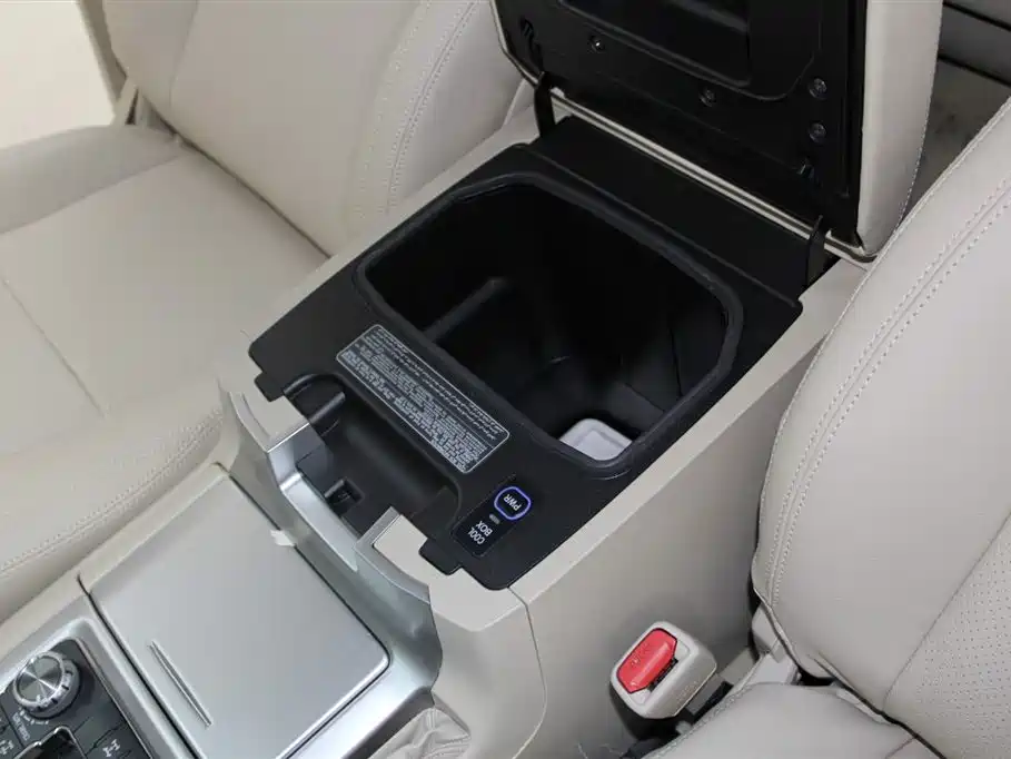 Toyota Land Cruiser 2020 — фото 20