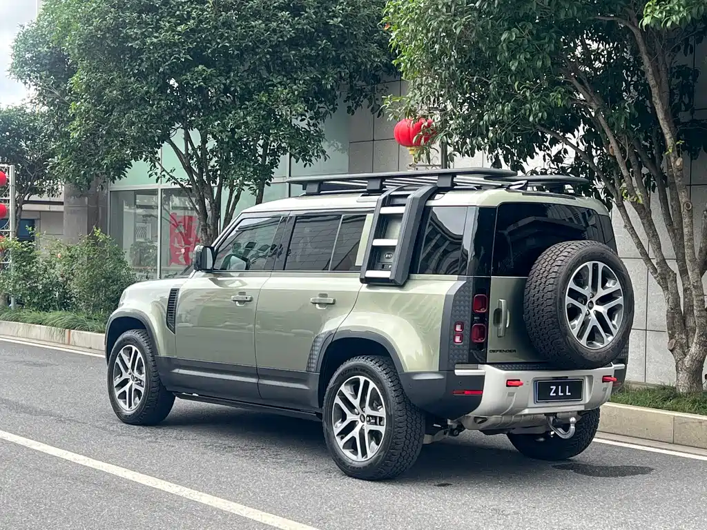 Land Rover Defender 2022