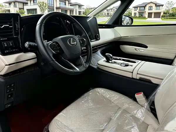 Lexus LM 2026