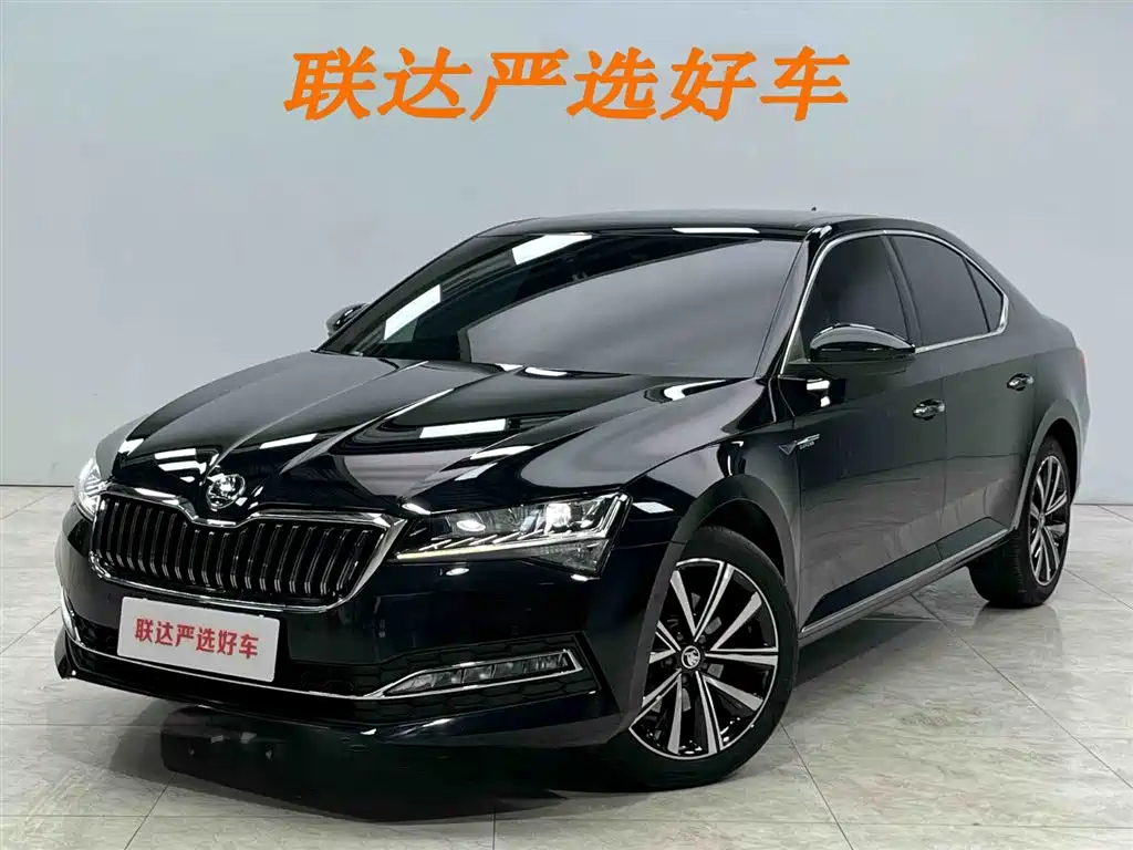 Skoda Superb 2025 — фото 1