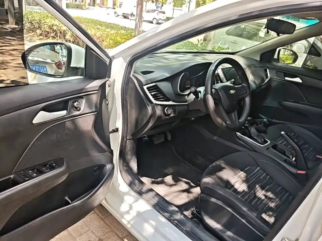 Chevrolet Cavalier 2017 — фото 16