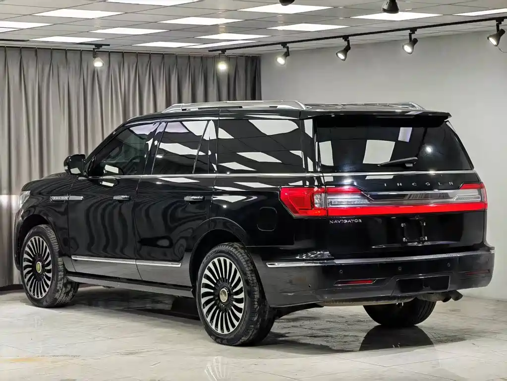 Lincoln Navigator 2019 — фото 8