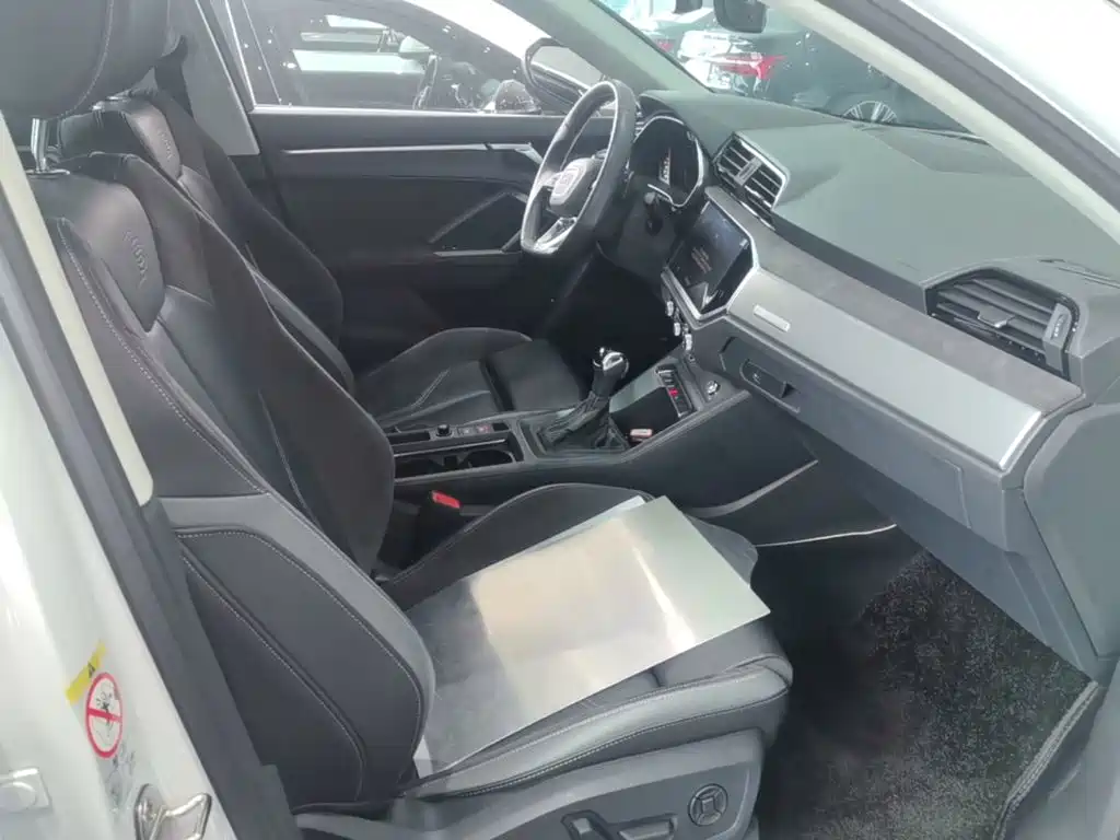 Audi Q3 Sportback 2023 — фото 25