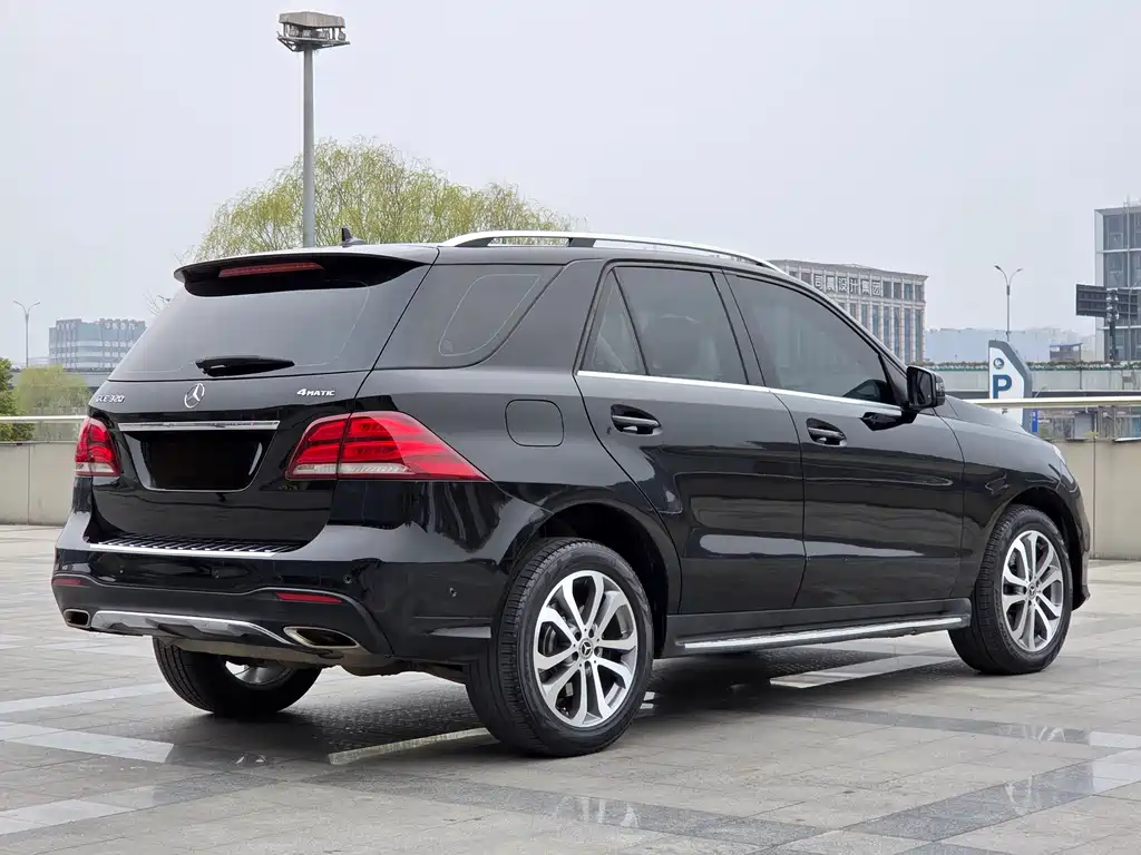 Mercedes-Benz GLE 2018 — фото 18