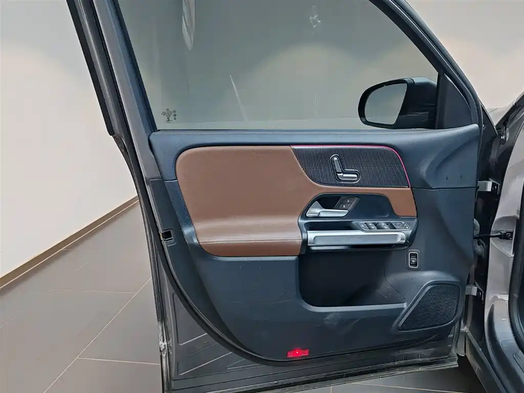 Mercedes-Benz GLB 2023 — фото 18